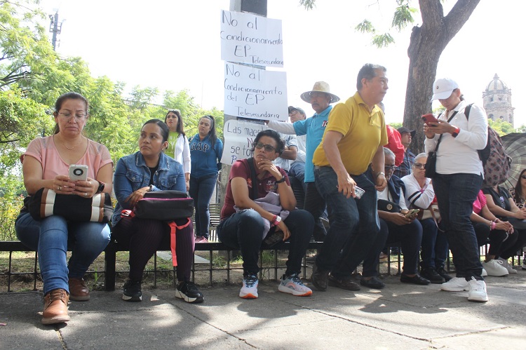 DE JALISCO. La manifestación reunió a representantes de más de 35 zonas escolares. (Foto: Michelle Vázquez) 